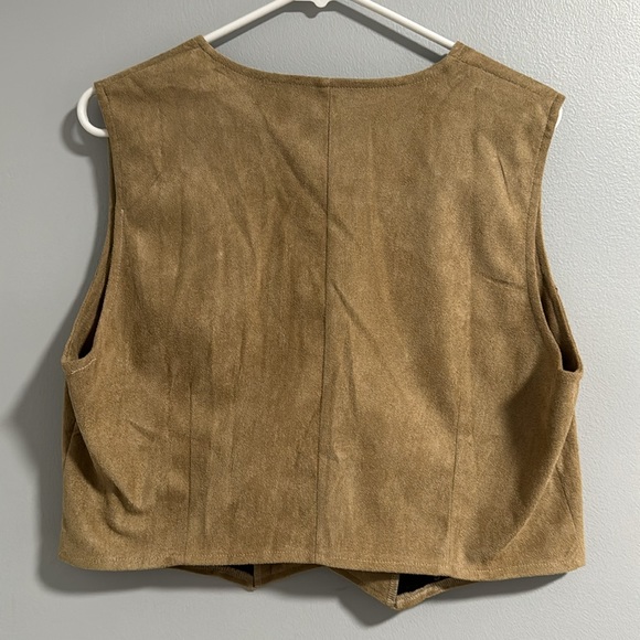 Faux suede vest with tassles - Picture 6 of 7